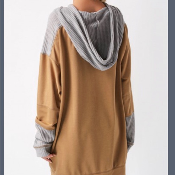 Tops - Two toned hoodie